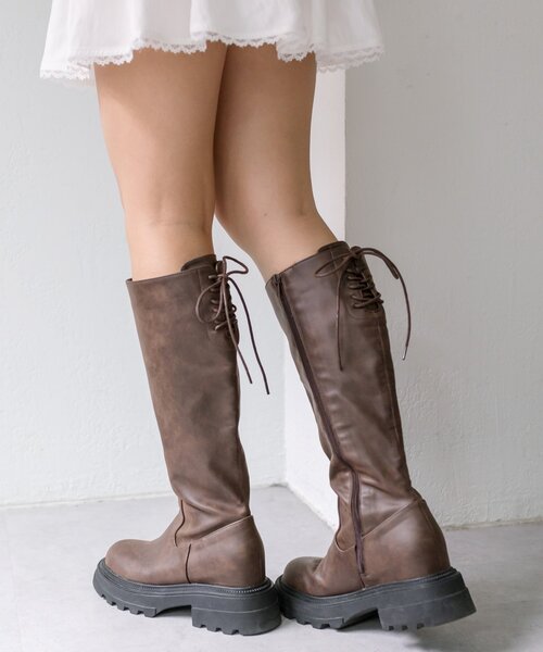 OLIVE des OLIVE(オリーブデオリーブ)の「バックレースアップロングブーツ(ブーツ・レディース・ブラック/ダークブラウン・SMALL/MEDIUM/LARGE)」の2枚目の写真