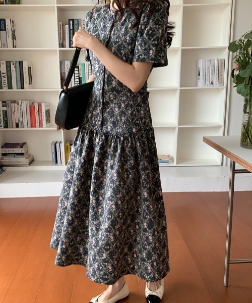 Gs(ジーエス)の「ティアード花柄フレアワンピース(ワンピース・レディース・ブラック系その他/ベージュ系その他・FREE)」の5枚目の写真