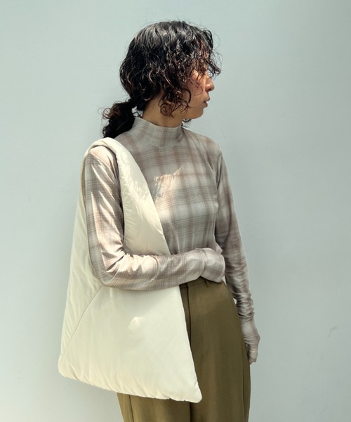 y/m（イム）の「シアーチェック柄メッシュハイネックトップス（Tシャツ/カットソー・レディース・チャコールグレー/ベージュ・FREE）」の13枚目の写真