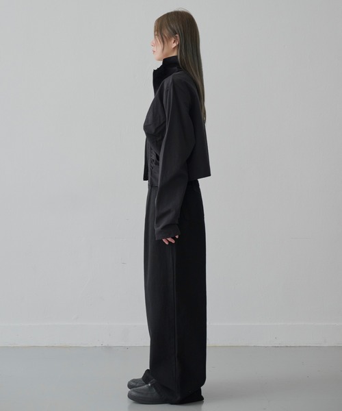 UNE MANSION（ユヌマンション）の「フロントシャーリングナイロンジャンパー（ナイロンジャケット・レディース・ブラック/クリーム/チャコール・FREE）」の5枚目の写真