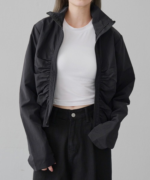 UNE MANSION（ユヌマンション）の「フロントシャーリングナイロンジャンパー（ナイロンジャケット・レディース・ブラック/クリーム/チャコール・FREE）」の8枚目の写真