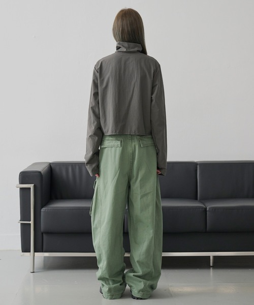 UNE MANSION（ユヌマンション）の「フロントシャーリングナイロンジャンパー（ナイロンジャケット・レディース・ブラック/クリーム/チャコール・FREE）」の13枚目の写真