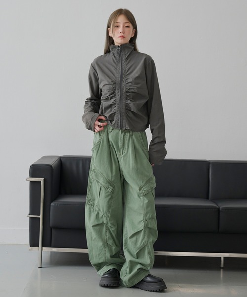 UNE MANSION（ユヌマンション）の「フロントシャーリングナイロンジャンパー（ナイロンジャケット・レディース・ブラック/クリーム/チャコール・FREE）」の15枚目の写真