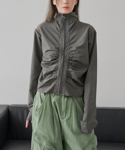 UNE MANSION（ユヌマンション）の「フロントシャーリングナイロンジャンパー（ナイロンジャケット・レディース・ブラック/クリーム/チャコール・FREE）」の17枚目の写真