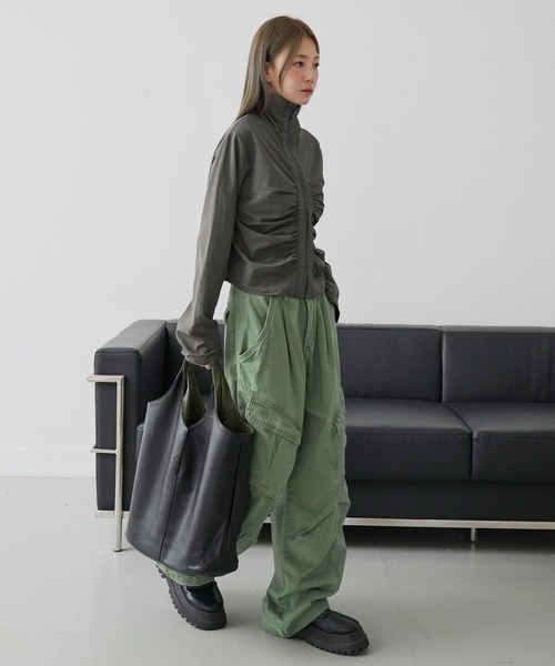 UNE MANSION（ユヌマンション）の「フロントシャーリングナイロンジャンパー（ナイロンジャケット・レディース・ブラック/クリーム/チャコール・FREE）」の19枚目の写真