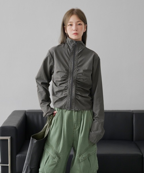 UNE MANSION（ユヌマンション）の「フロントシャーリングナイロンジャンパー（ナイロンジャケット・レディース・ブラック/クリーム/チャコール・FREE）」の20枚目の写真