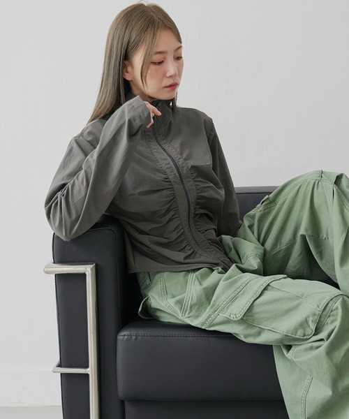 UNE MANSION（ユヌマンション）の「フロントシャーリングナイロンジャンパー（ナイロンジャケット・レディース・ブラック/クリーム/チャコール・FREE）」の22枚目の写真