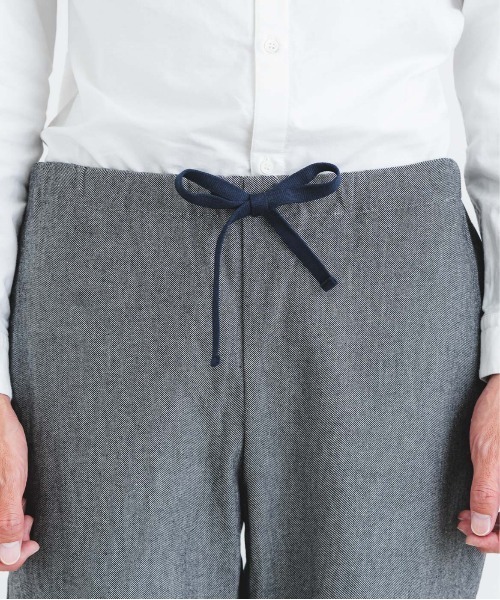 quadro（クオドロ）の「ストレッチデニムイージーパンツ（デニムパンツ・メンズ・ブラック・MEDIUM）」の5枚目の写真