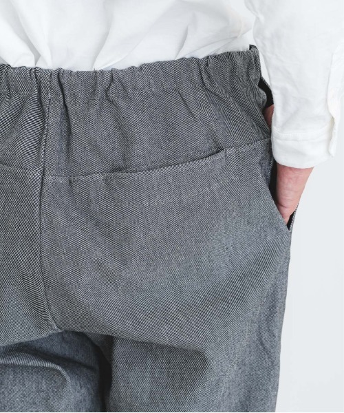 quadro（クオドロ）の「ストレッチデニムイージーパンツ（デニムパンツ・メンズ・ブラック・MEDIUM）」の9枚目の写真