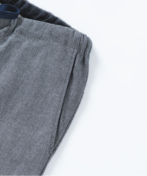 quadro（クオドロ）の「ストレッチデニムイージーパンツ（デニムパンツ・メンズ・ブラック・MEDIUM）」の15枚目の写真