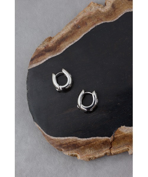 AZUL by moussy（アズールバイマウジー）の「ラインストーンフープピアス（ピアス（両耳用）・レディース・ゴールド系その他/シルバー・FREE）」の4枚目の写真