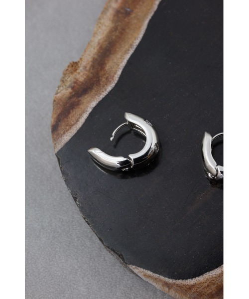 AZUL by moussy（アズールバイマウジー）の「ラインストーンフープピアス（ピアス（両耳用）・レディース・ゴールド系その他/シルバー・FREE）」の6枚目の写真