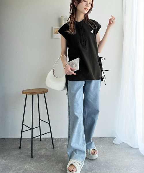 classicalelf(クラシカルエルフ)の「爽やかで品のある。サイドダブルリボンワンポイント刺繍サッカー素材フレンチスリーブトップス(シャツ/ブラウス・レディース・ベージュ/オフホワイト/ブラック/ストライプ・LARGE/MEDIUM/SMALL/X-LARGE)」の16枚目の写真