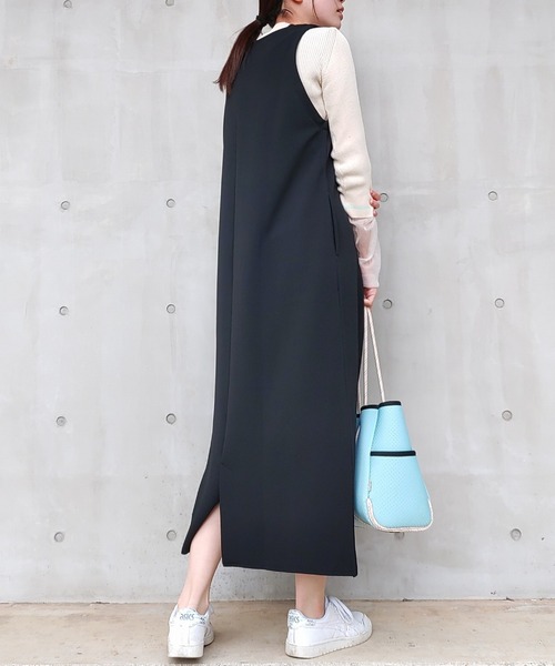 Q（キュー）の「カットジョーゼットキーネックワンピース（ワンピース・レディース・ブラック/ブラウン・MEDIUM）」の12枚目の写真