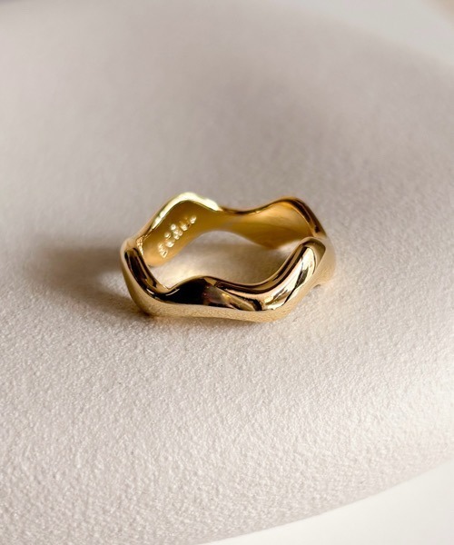 tone(トーン)の「【ECRu.】ウェーブ ニュアンス リング(リング・レディース・シルバー/ゴールド・9/11/13/#11/#13/#9)」の2枚目の写真