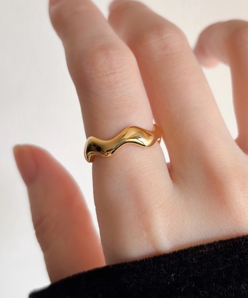 tone(トーン)の「【ECRu.】ウェーブ ニュアンス リング(リング・レディース・シルバー/ゴールド・9/11/13/#11/#13/#9)」の5枚目の写真