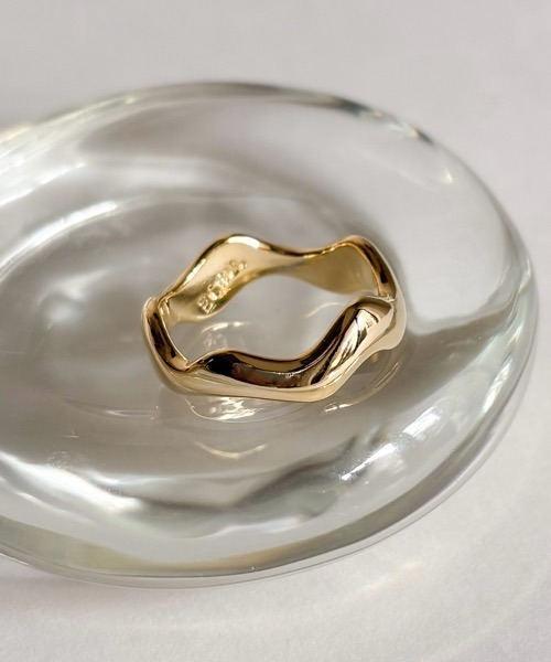 tone(トーン)の「【ECRu.】ウェーブ ニュアンス リング(リング・レディース・シルバー/ゴールド・9/11/13/#11/#13/#9)」の6枚目の写真