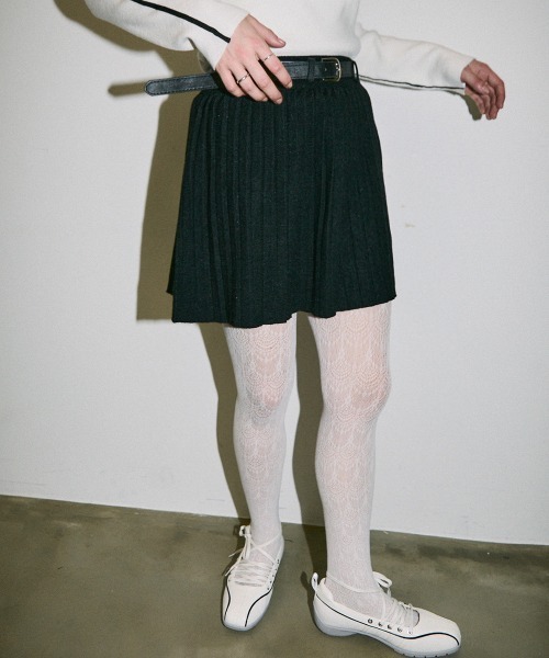 Clum(クルム)の「knit pleats belt mini skirt / ベルト付きニットプリーツミニスカート(スカート・レディース・ブラック・SMALL/MEDIUM)」の1枚目の写真