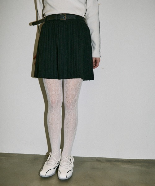 Clum(クルム)の「knit pleats belt mini skirt / ベルト付きニットプリーツミニスカート(スカート・レディース・ブラック・SMALL/MEDIUM)」の2枚目の写真
