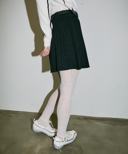 Clum(クルム)の「knit pleats belt mini skirt / ベルト付きニットプリーツミニスカート(スカート・レディース・ブラック・SMALL/MEDIUM)」の4枚目の写真