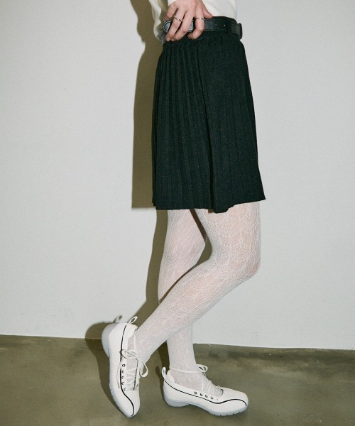 Clum(クルム)の「knit pleats belt mini skirt / ベルト付きニットプリーツミニスカート(スカート・レディース・ブラック・SMALL/MEDIUM)」の6枚目の写真
