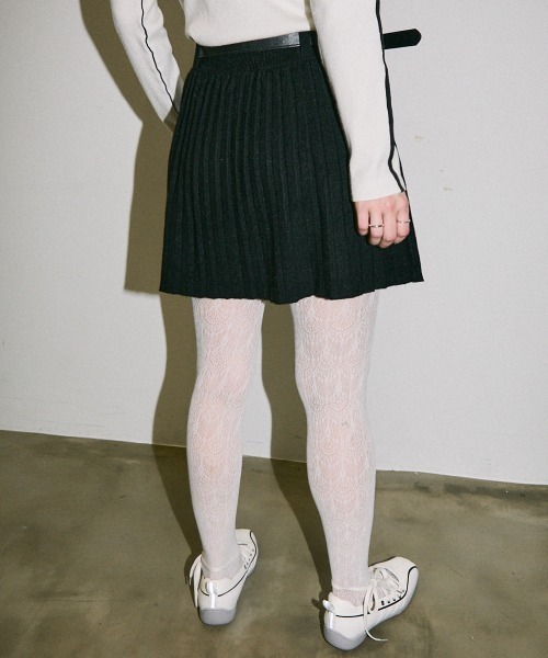 Clum(クルム)の「knit pleats belt mini skirt / ベルト付きニットプリーツミニスカート(スカート・レディース・ブラック・SMALL/MEDIUM)」の8枚目の写真