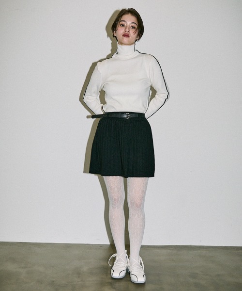 Clum(クルム)の「knit pleats belt mini skirt / ベルト付きニットプリーツミニスカート(スカート・レディース・ブラック・SMALL/MEDIUM)」の9枚目の写真
