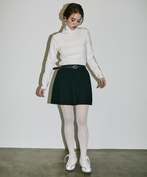 Clum(クルム)の「knit pleats belt mini skirt / ベルト付きニットプリーツミニスカート(スカート・レディース・ブラック・SMALL/MEDIUM)」の10枚目の写真