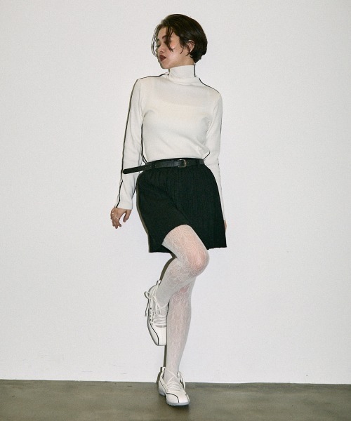 Clum(クルム)の「knit pleats belt mini skirt / ベルト付きニットプリーツミニスカート(スカート・レディース・ブラック・SMALL/MEDIUM)」の12枚目の写真