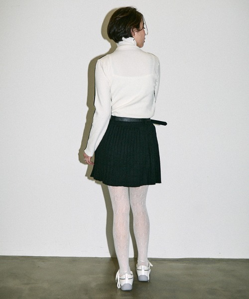 Clum(クルム)の「knit pleats belt mini skirt / ベルト付きニットプリーツミニスカート(スカート・レディース・ブラック・SMALL/MEDIUM)」の14枚目の写真