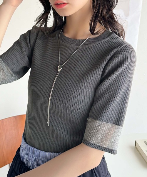 classicalelf(クラシカルエルフ)の「大人フェミニンな透け感。袖口シアーハーフスリーブリブニットトップス(Tシャツ/カットソー・レディース・イエロー/チャコール/オフホワイト/ブラウン/グレイッシュベージュ/ブラック・LARGE/X-LARGE/SMALL/MEDIUM)」の3枚目の写真