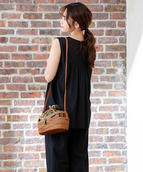 チチカカ（チチカカ）の「マチョー刺繍プルオーバー【WEB限定】（その他トップス・レディース・ブラック/カーキ・FREE）」の7枚目の写真