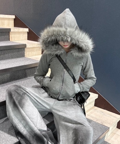 Never mind the XU / Chikashitsu+（ネバーマインド ザ エックスユー / チカシツプラス）の「【nmtc+】fur zip up hoodie / 【エヌエムティーシープラス】ファージップアップ長袖パーカー（パーカー・レディース・グレー/ブラック・ONE SIZE）」の22枚目の写真