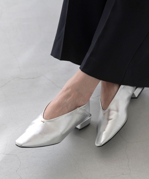 welleg（ウェレッグ）の「Uカット ゴールドアクセント ローヒール パンプス（パンプス・レディース・ブラック/ブラック系/ライトグレー/ガンメタ/ブラウン系その他/ブラウン系その他2/ブラウン系その他3/ブラック系その他2/シルバー/ブラック系その他・24.5cm/24.0cm/26.5cm/26.0cm/25.5cm/25.0cm/23.5cm/23.0cm/22.5cm/22.0cm/21.5cm）」の9枚目の写真