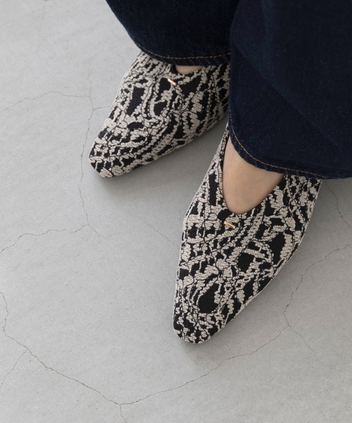 welleg（ウェレッグ）の「Uカット ゴールドアクセント ローヒール パンプス（パンプス・レディース・ブラック/ブラック系/ライトグレー/ガンメタ/ブラウン系その他/ブラウン系その他2/ブラウン系その他3/ブラック系その他2/シルバー/ブラック系その他・24.5cm/24.0cm/26.5cm/26.0cm/25.5cm/25.0cm/23.5cm/23.0cm/22.5cm/22.0cm/21.5cm）」の3枚目の写真