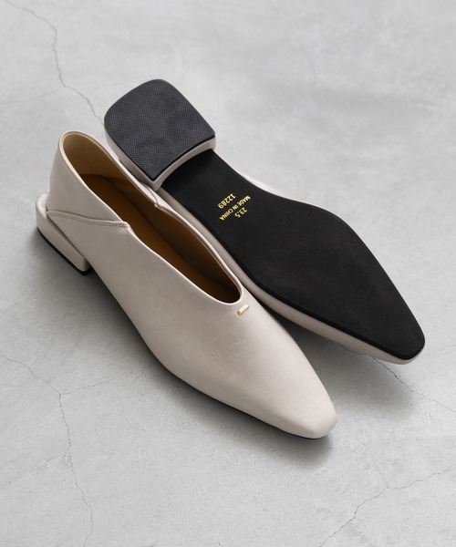 welleg（ウェレッグ）の「Uカット ゴールドアクセント ローヒール パンプス（パンプス・レディース・ブラック/ブラック系/ライトグレー/ガンメタ/ブラウン系その他/ブラウン系その他2/ブラウン系その他3/ブラック系その他2/シルバー/ブラック系その他・24.5cm/24.0cm/26.5cm/26.0cm/25.5cm/25.0cm/23.5cm/23.0cm/22.5cm/22.0cm/21.5cm）」の19枚目の写真