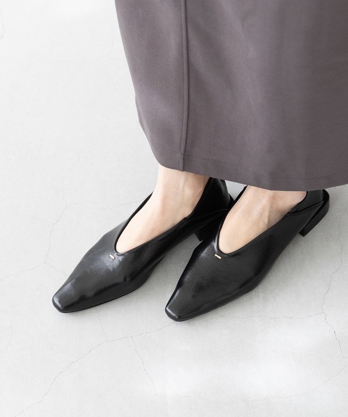 welleg（ウェレッグ）の「Uカット ゴールドアクセント ローヒール パンプス（パンプス・レディース・ブラック/ブラック系/ライトグレー/ガンメタ/ブラウン系その他/ブラウン系その他2/ブラウン系その他3/ブラック系その他2/シルバー/ブラック系その他・24.5cm/24.0cm/26.5cm/26.0cm/25.5cm/25.0cm/23.5cm/23.0cm/22.5cm/22.0cm/21.5cm）」の12枚目の写真