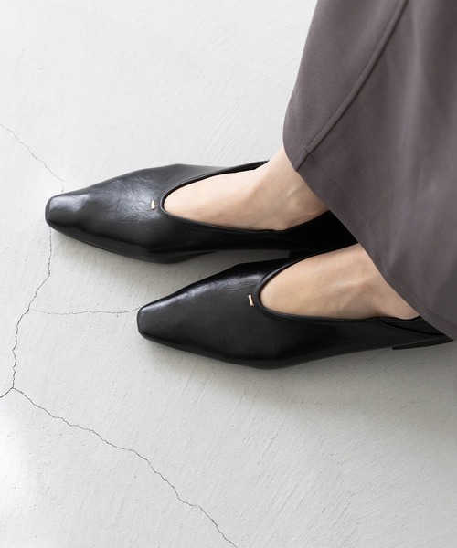 welleg（ウェレッグ）の「Uカット ゴールドアクセント ローヒール パンプス（パンプス・レディース・ブラック/ブラック系/ライトグレー/ガンメタ/ブラウン系その他/ブラウン系その他2/ブラウン系その他3/ブラック系その他2/シルバー/ブラック系その他・24.5cm/24.0cm/26.5cm/26.0cm/25.5cm/25.0cm/23.5cm/23.0cm/22.5cm/22.0cm/21.5cm）」の20枚目の写真