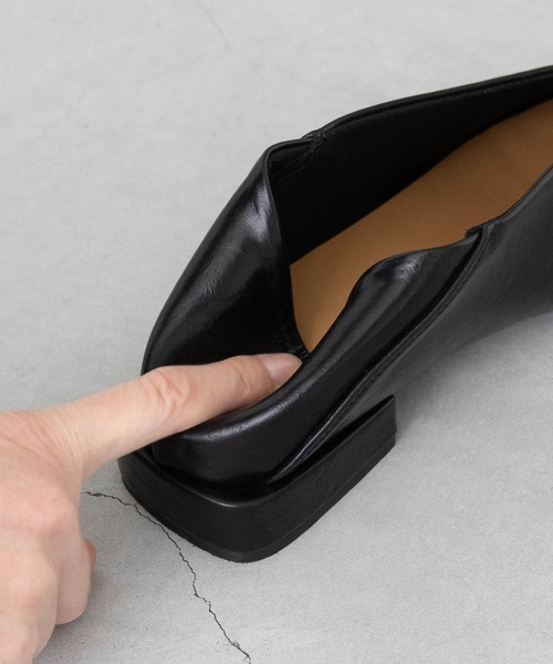 welleg（ウェレッグ）の「Uカット ゴールドアクセント ローヒール パンプス（パンプス・レディース・ブラック/ブラック系/ライトグレー/ガンメタ/ブラウン系その他/ブラウン系その他2/ブラウン系その他3/ブラック系その他2/シルバー/ブラック系その他・24.5cm/24.0cm/26.5cm/26.0cm/25.5cm/25.0cm/23.5cm/23.0cm/22.5cm/22.0cm/21.5cm）」の14枚目の写真