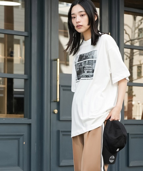 mili an deni(ミリアンデニ)の「半袖シティスケープフォトプリントTシャツ(Tシャツ/カットソー・レディース・ブラック/オフホワイト/チャコールグレー・M/L)」の6枚目の写真