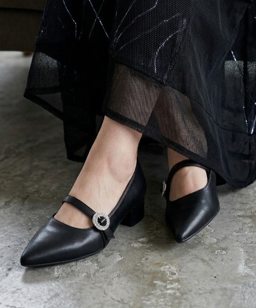 LibertyDoll(リバティードール)の「LibertyDoll/ポインテッドトゥビジューストラップパンプス(1028)(パンプス・レディース・ブラック系2/シルバー系1/ブラック系1/アイボリー系1・SS/S/M/L/LL/3L)」の1枚目の写真