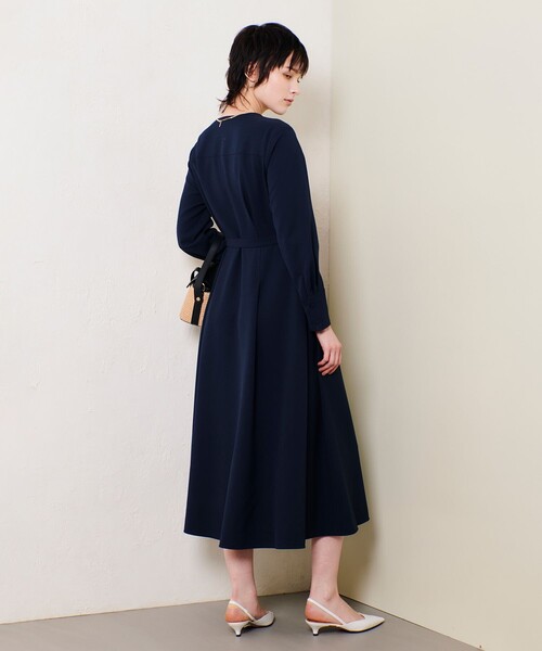 定価4万 allureville 新品 24SS Vネックタックワンピース 1 ダブルアムンゼンVネックタックワンピース|allureville OFFICIAL