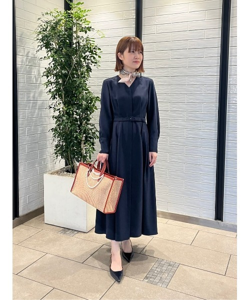 定価4万 allureville 新品 24SS Vネックタックワンピース 1 Vネックタックワンピース|allureville OFFICIAL SITE / ONLINE