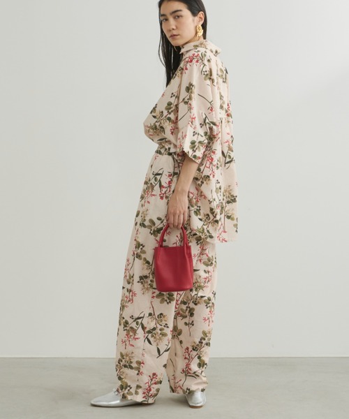 Libra Cue（リブラ キュー）の「ボタニカルプリントビックシルエットハーフスリーブシャツ（シャツ/ブラウス・レディース・アイボリー/ブラック・FREE）」の5枚目の写真