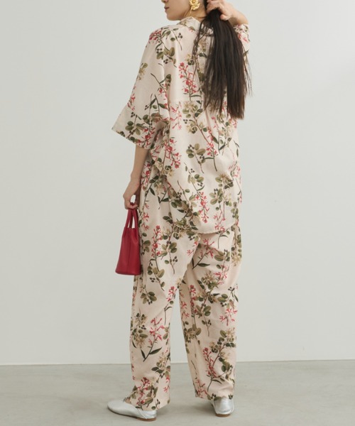 Libra Cue（リブラ キュー）の「ボタニカルプリントビックシルエットハーフスリーブシャツ（シャツ/ブラウス・レディース・アイボリー/ブラック・FREE）」の4枚目の写真