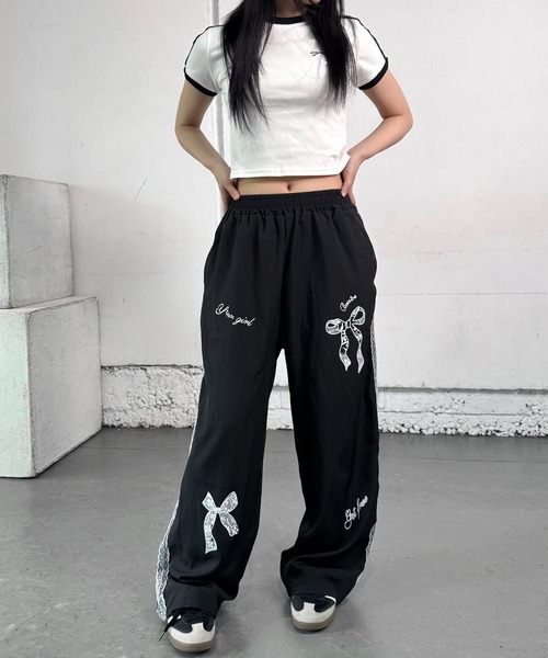 lilful(リルフル)の「サイドレースライン リボン ナイロンパンツ(スウェットパンツ・レディース・ブラック・M/S)」の13枚目の写真