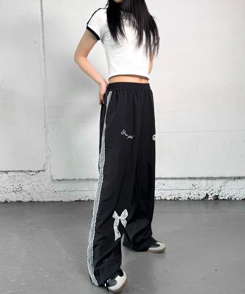 lilful(リルフル)の「サイドレースライン リボン ナイロンパンツ(スウェットパンツ・レディース・ブラック・M/S)」の14枚目の写真