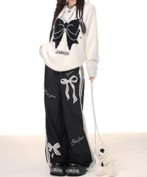 lilful(リルフル)の「サイドレースライン リボン ナイロンパンツ(スウェットパンツ・レディース・ブラック・M/S)」の17枚目の写真