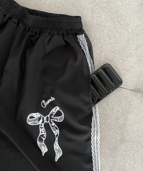 lilful(リルフル)の「サイドレースライン リボン ナイロンパンツ(スウェットパンツ・レディース・ブラック・M/S)」の22枚目の写真