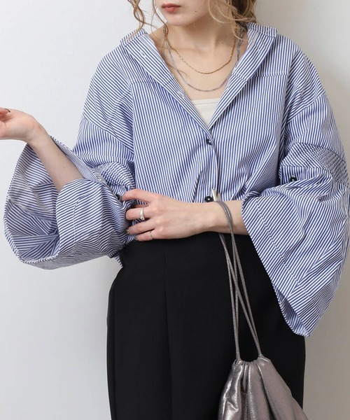 EGLANTINE(エグランティーヌ)の「EGLANTINE 切り替えデザイン ノーカラーブラウス 7分袖 ゆったりシルエット(シャツ/ブラウス・レディース・オフホワイト/ネイビー系/ネイビー/ブルー系・40)」の4枚目の写真